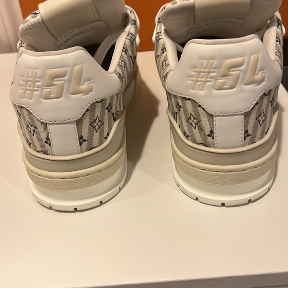 Louis Vuitton Trainer Sneaker - Picture 11 of 11